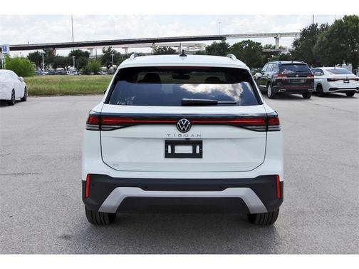 2025 Volkswagen Tiguan 2.0T SE