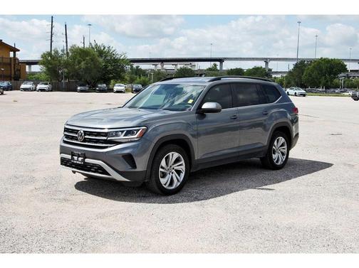 Platinum Gray Metallic 2021 Volkswagen Atlas 3.6 V6 SE w/ Technology