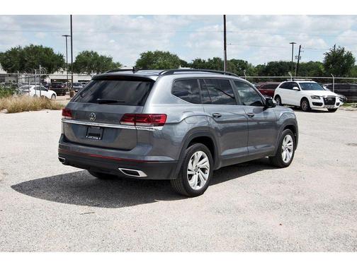 Platinum Gray Metallic 2021 Volkswagen Atlas 3.6 V6 SE w/ Technology