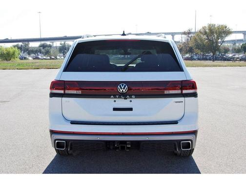 Opal White Pearl 2026 Volkswagen Atlas 2.0T Peak Edition