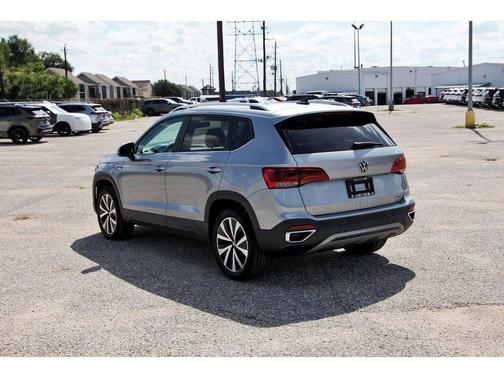 Pyrite Silver Metallic 2022 Volkswagen Taos 1.5T SE