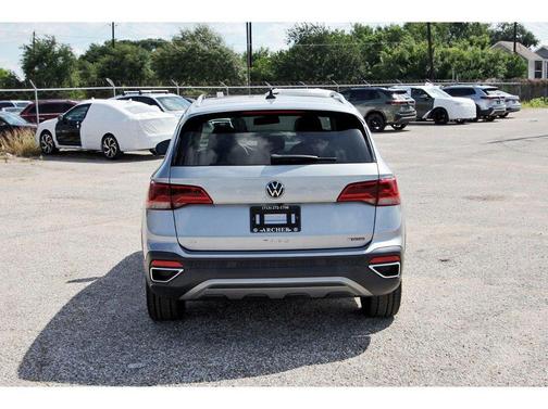 Pyrite Silver Metallic 2022 Volkswagen Taos 1.5T SE