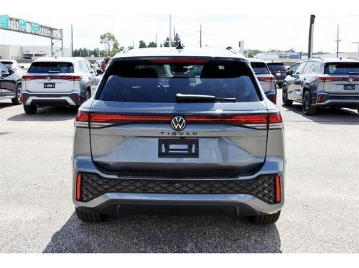 2025 Volkswagen Tiguan 2.0T SE R-Line Black