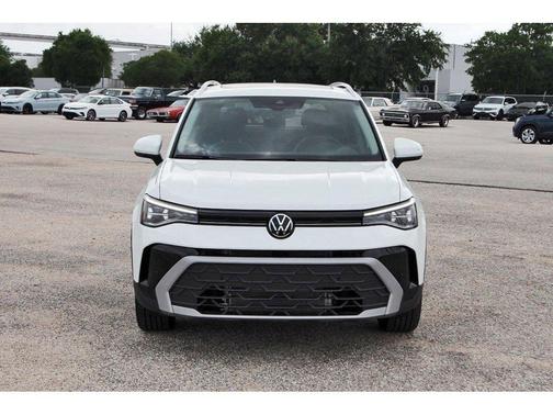 Pure White 2026 Volkswagen Taos 1.5T SE