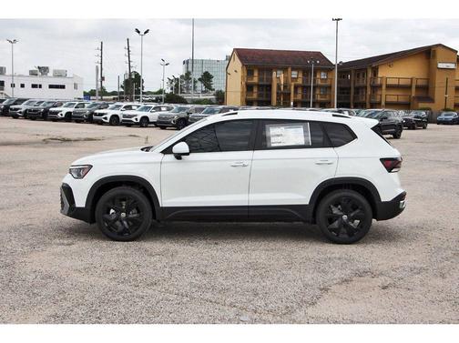Pure White 2026 Volkswagen Taos 1.5T SE