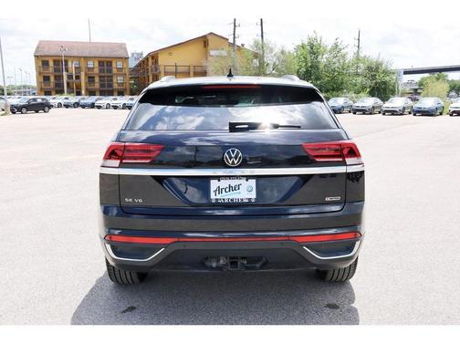 Deep Black Pearl Effect 2022 Volkswagen Atlas Cross Sport 3.6L V6 SE w/Technology