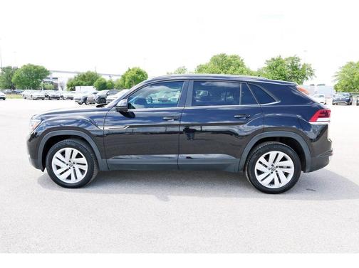 Deep Black Pearl Effect 2022 Volkswagen Atlas Cross Sport 3.6L V6 SE w/Technology