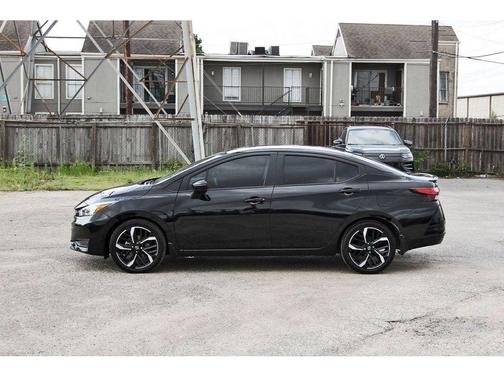 Black 2023 Nissan Versa 1.6 SR