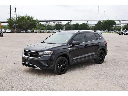 Deep Black Pearl Effect 2023 Volkswagen Taos 1.5T SE