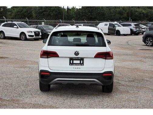 Pure White 2022 Volkswagen Taos 1.5T S