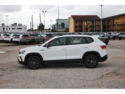 Pure White 2022 Volkswagen Taos 1.5T S