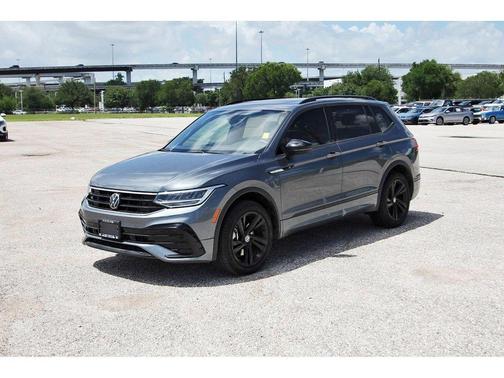 Platinum Gray Metallic 2024 Volkswagen Tiguan 2.0T SE R-Line Black
