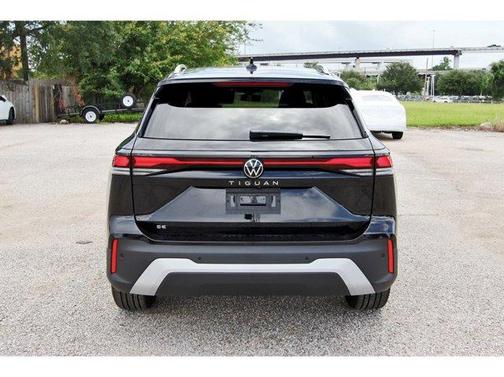 2025 Volkswagen Tiguan 2.0T SE