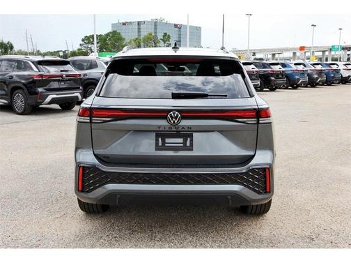 2025 Volkswagen Tiguan 2.0T SE R-Line Black