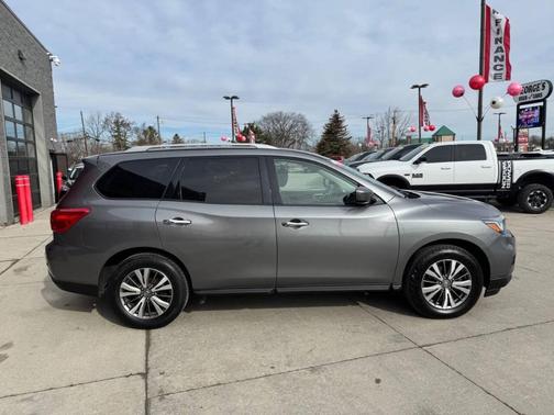 2019 Nissan Pathfinder SV