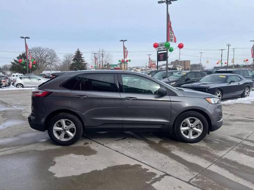 2022 Ford Edge SE
