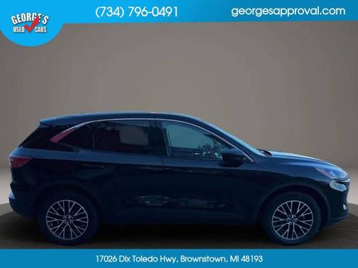 Black 2022 Ford Escape PHEV SE
