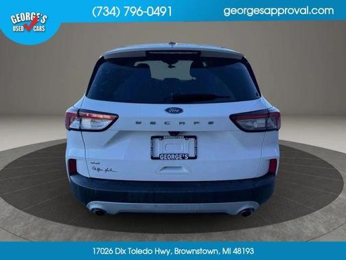 White 2021 Ford Escape SE