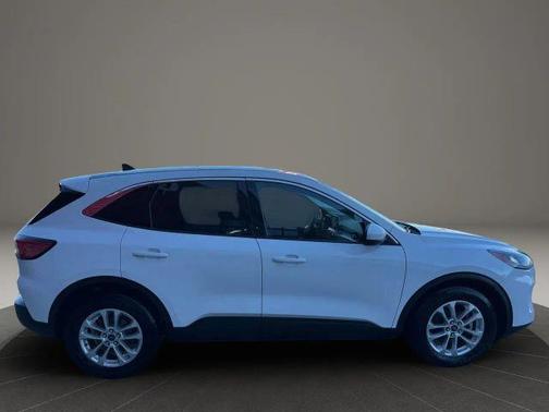 White 2021 Ford Escape SE