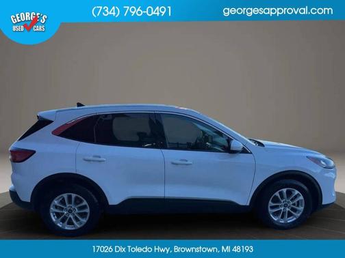 White 2021 Ford Escape SE