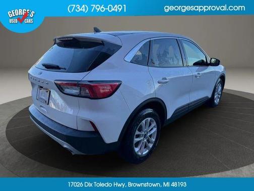 White 2021 Ford Escape SE