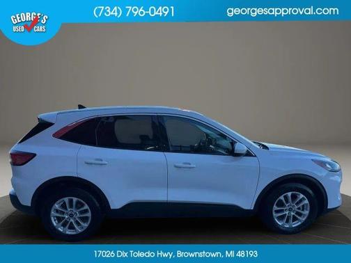 White 2021 Ford Escape SE