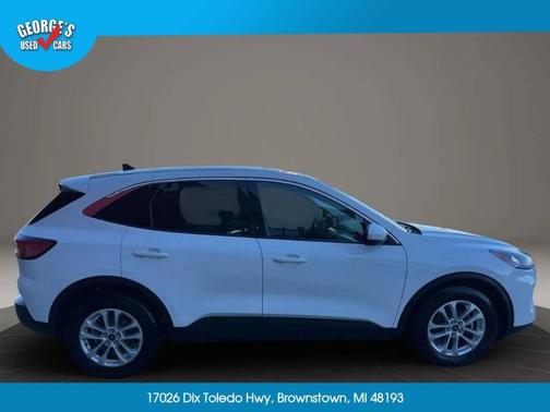White 2021 Ford Escape SE