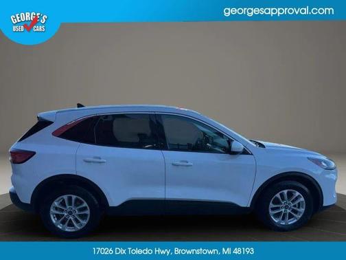 White 2021 Ford Escape SE