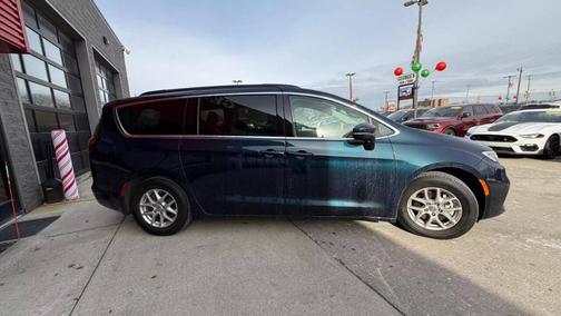2022 Chrysler Pacifica Touring-L