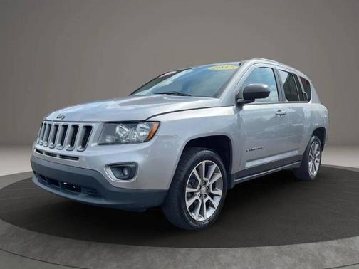 Silver 2017 Jeep Compass Sport