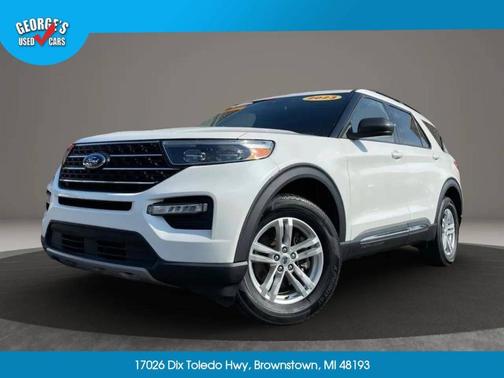 White 2023 Ford Explorer XLT
