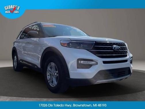 White 2023 Ford Explorer XLT