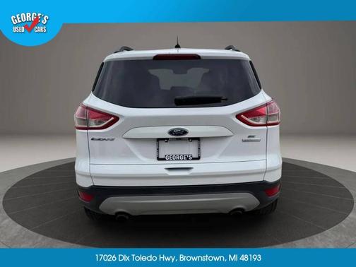White 2016 Ford Escape SE