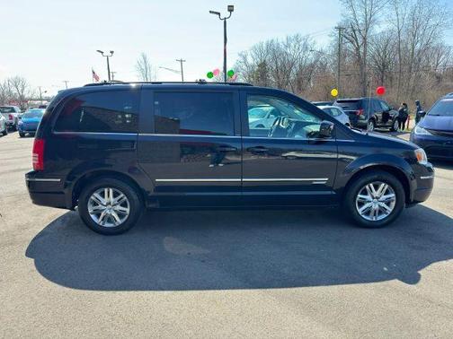 2010 Chrysler Town & Country Touring