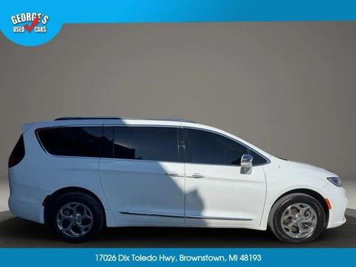 White 2021 Chrysler Pacifica Limited