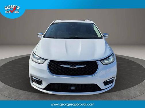 White 2021 Chrysler Pacifica Limited