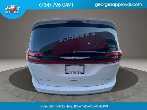 White 2021 Chrysler Pacifica Limited