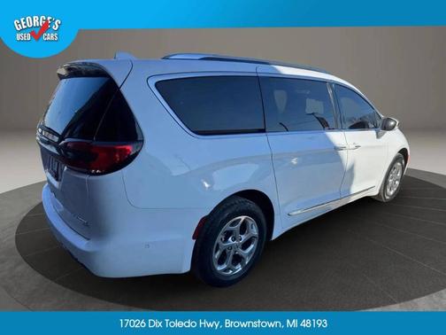 White 2021 Chrysler Pacifica Limited