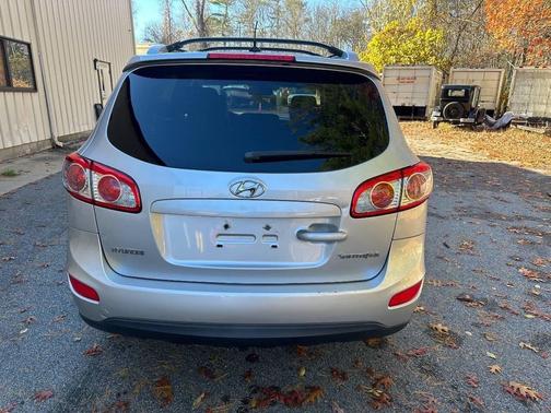 2011 Hyundai SANTA FE SE