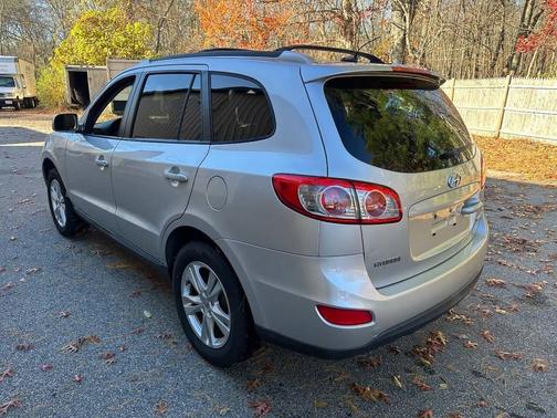 2011 Hyundai SANTA FE SE