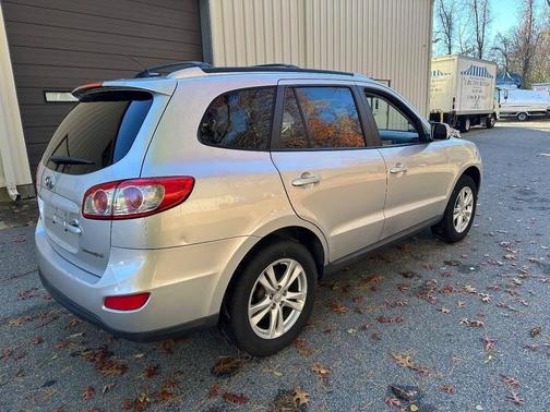 2011 Hyundai SANTA FE SE