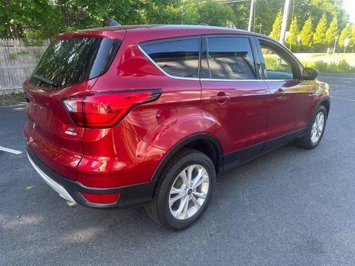 Ruby Red Metallic Tinted Clearcoat 2019 Ford Escape SE