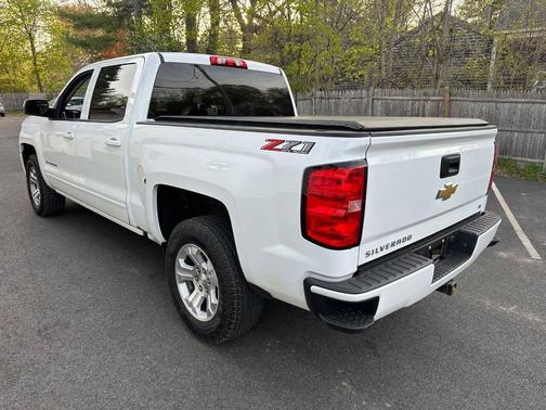 Summit White 2018 Chevrolet Silverado 1500 2LT