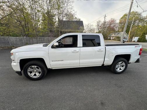 Summit White 2018 Chevrolet Silverado 1500 2LT