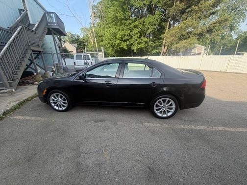 Tuxedo Black Clearcoat Metallic 2010 Mercury Milan Premier