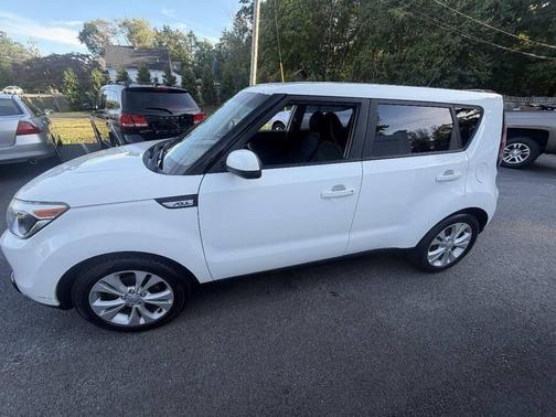 Clear White 2016 Kia Soul +