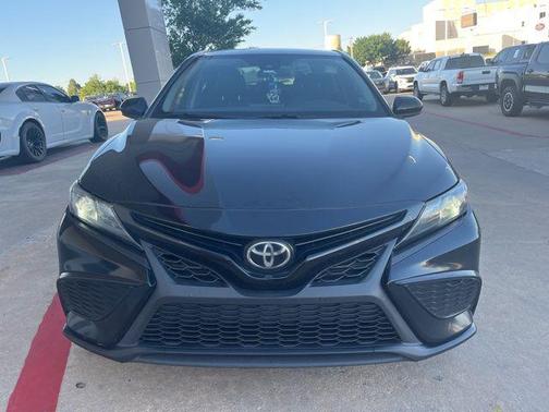 Midnight Black Metallic 2021 Toyota Camry SE