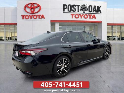 Midnight Black Metallic 2021 Toyota Camry SE