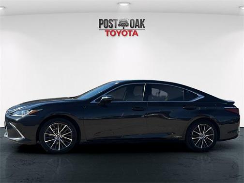 2022 Lexus ES 300h Base