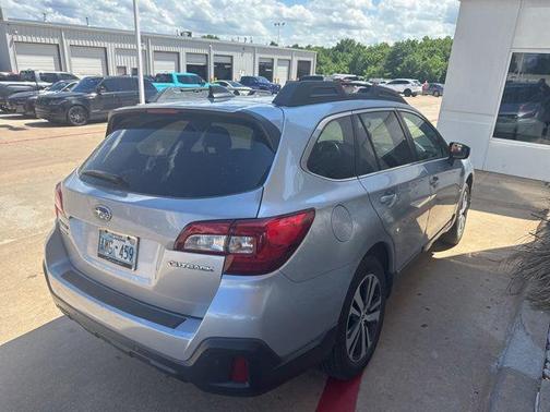 Ice Silver Metallic 2019 Subaru Outback 2.5i Limited
